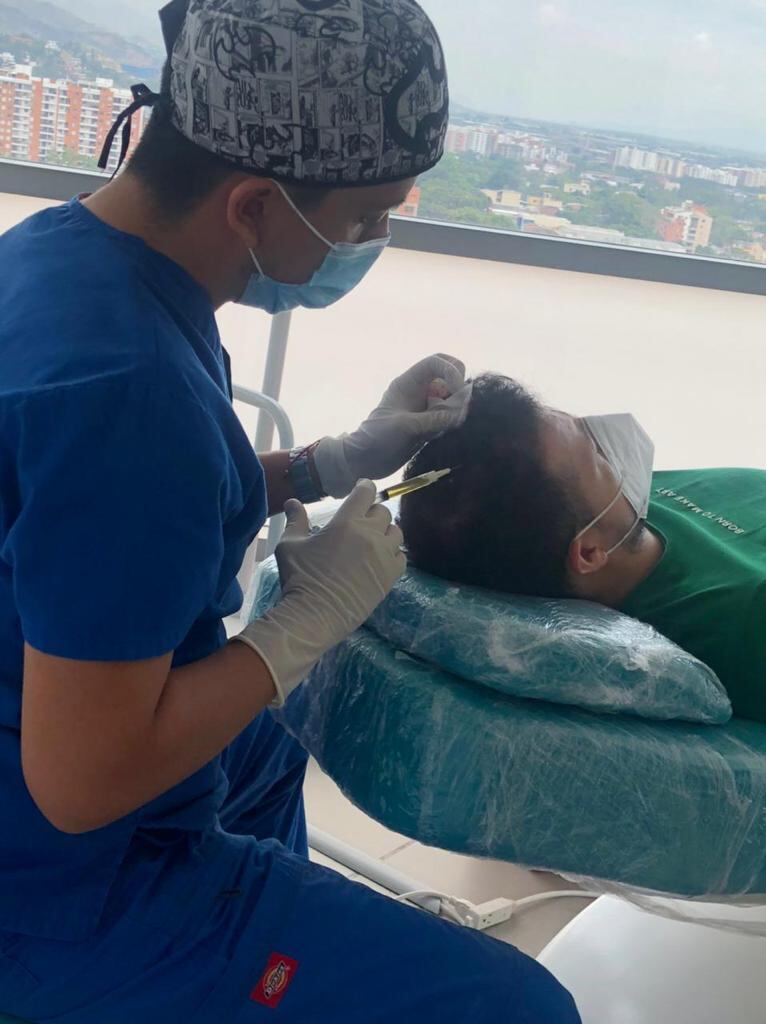 Andrés Martínez, experto en implantes capilares
