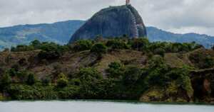 Medellín: los vuelos a Medellín desde Bogotá, rondan los $170.000 ida y vuelta. Pero si sale desde otras ciudades como Cartagena o Montería, puede encontrar opciones entre $140.000 y $200.000 ida y vuelta. En cuanto a los hoteles, la ciudad tiene opciones para ese fin de semana desde $80.000 las dos noches, para dos personas. En la ciudad de la eterna primavera usted puede disfrutar del Parque Arví, visitar el pueblo de Guatapé y su emblemática Piedra del Peñol (en la foto), irse hasta Santa Fe de Antioquia o disfrutar de la zona rosa del Poblado con los mejores bares, restaurantes y discotecas de la ciudad.