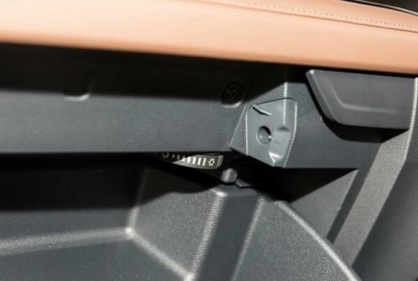 Botón de guantera refrigerada