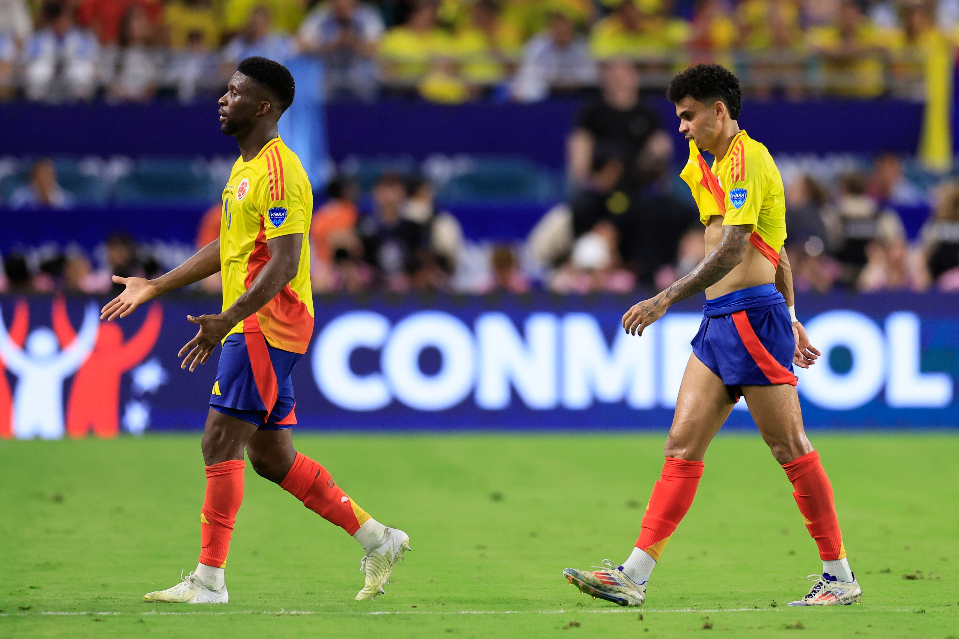 MIAMI GARDENS, FLORIDA - JULY 14: Luis Diaz of Colombia reacts as he leaves the pitch in a substitution during the CONMEBOL Copa America 2024 Final match between Argentina and Colombia at Hard Rock Stadium on July 14, 2024 in Miami Gardens, Florida. (Photo by Buda Mendes/Getty Images)