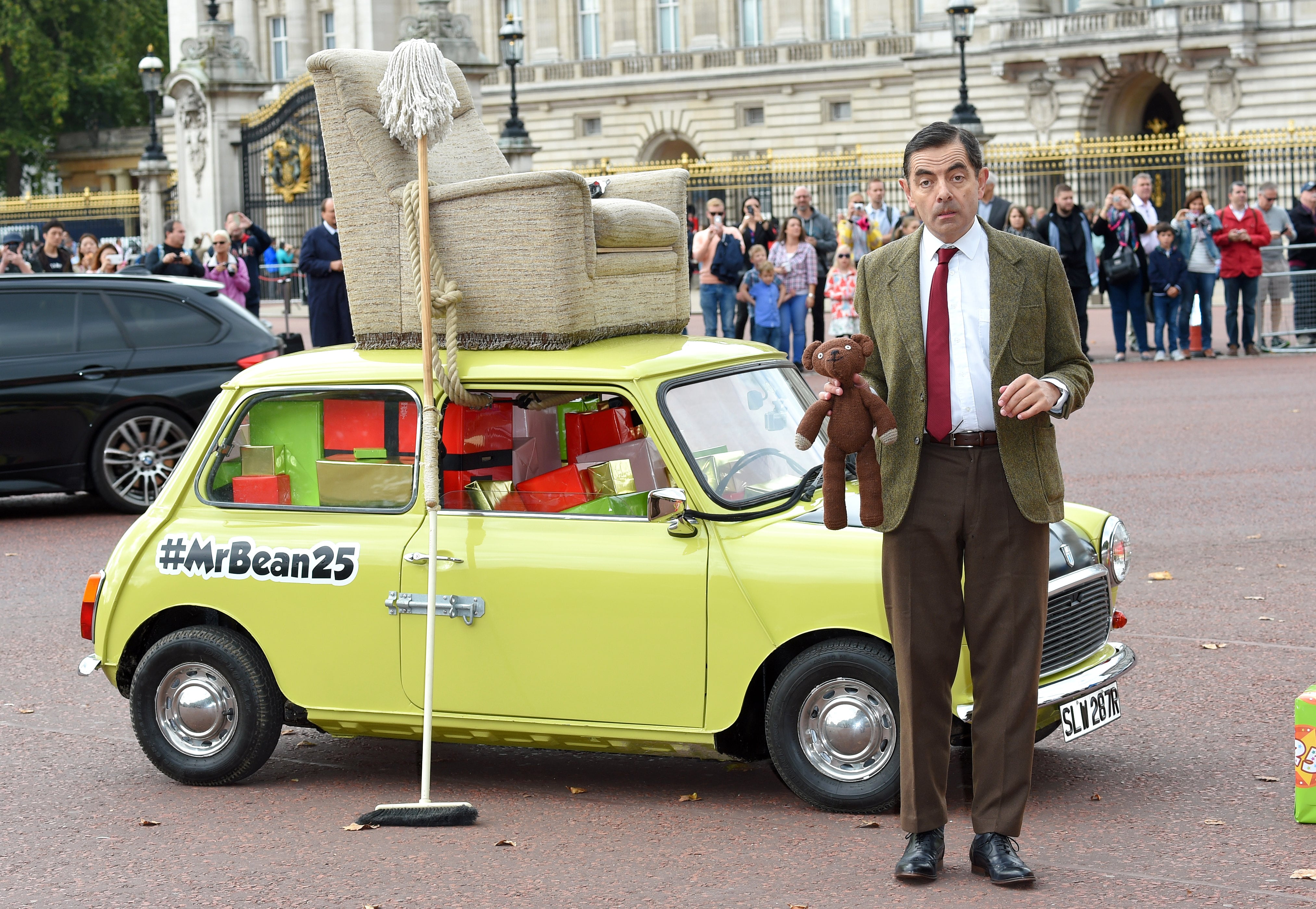 Rowan Atkinson quien interpretó a Mr. Bean, es reconocido por su papel y su relación con la icónica marca.