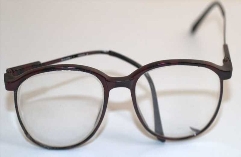 Estas son las gafas que Camilo Schlesinger, un ingeniero industrial, usaba todo el tiempo. Perdió la vida cuando se dirigía a Cali a una reunión de negocios. El avión en el que iba era el vuelo de Avianca que el Cartel de Medellín explotó en 1989.
