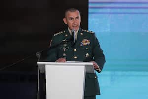 El comandante de las Fuerzas Militares de Colombia, Luis Mauricio Ospina, pronuncia un discurso durante el acto de disculpa pública del Gobierno por las ejecuciones extrajudiciales conocidas como "falsos positivos" en Bogotá y Soacha.