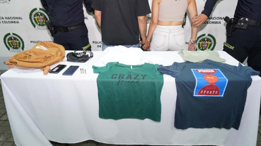 Pareja de motoladrones capturados en Cali