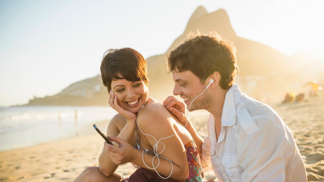 Si tienen muchos gustos en común también puede ser una señal de que está flechado por ti.