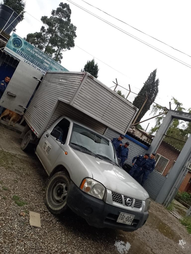 Este camión, que transportaba varios elementos prohibidos, intentó ingresar a la cárcel La Picota.