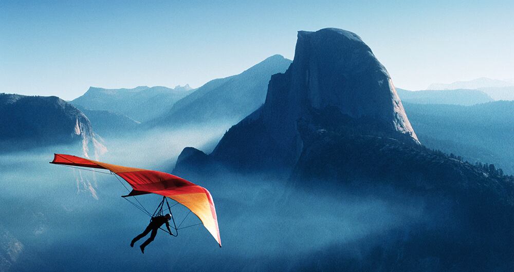 Paracaidismo, uno de los atractivos turísticos en el país.  