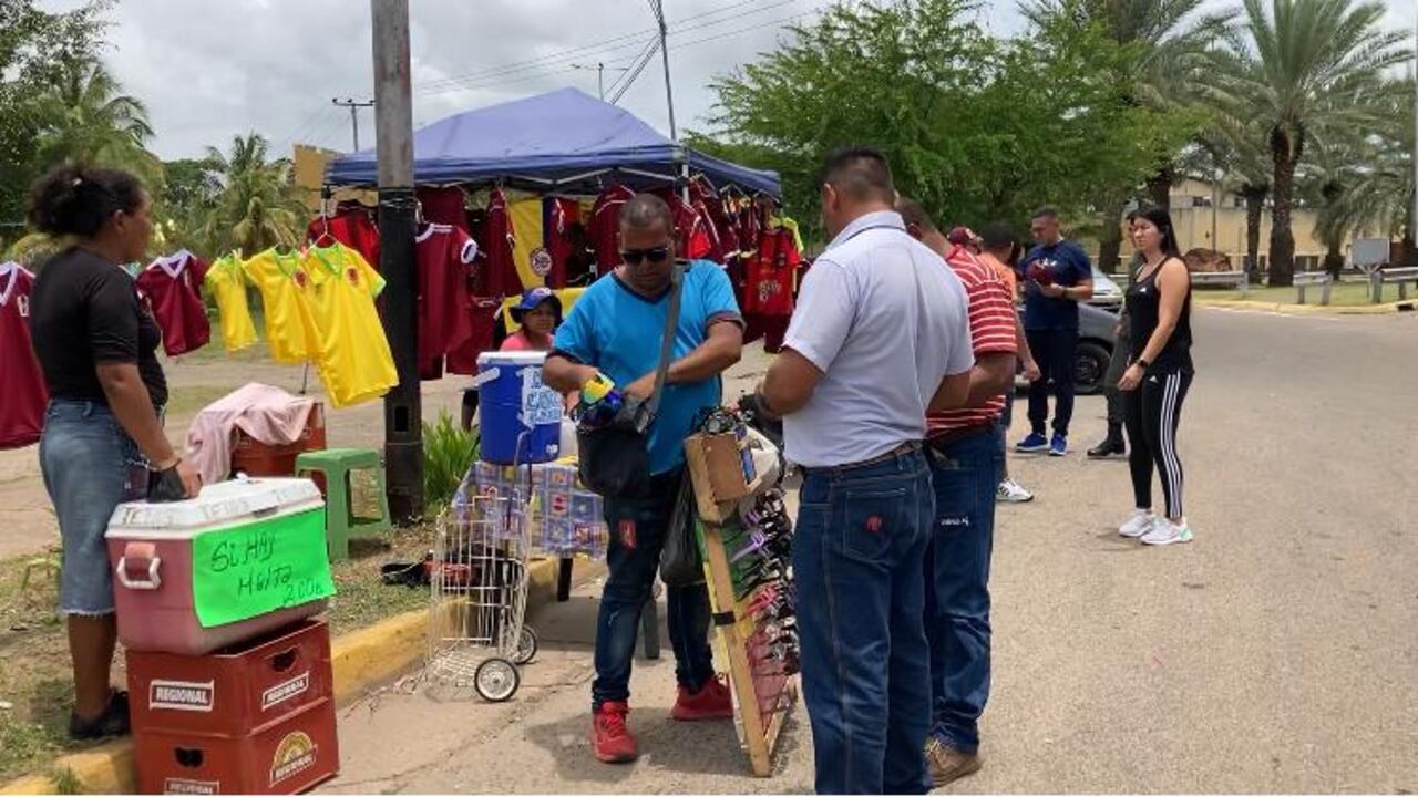 Ambiente en el Estadio Cachamay previo al partido Venezuela vs. Colombia.