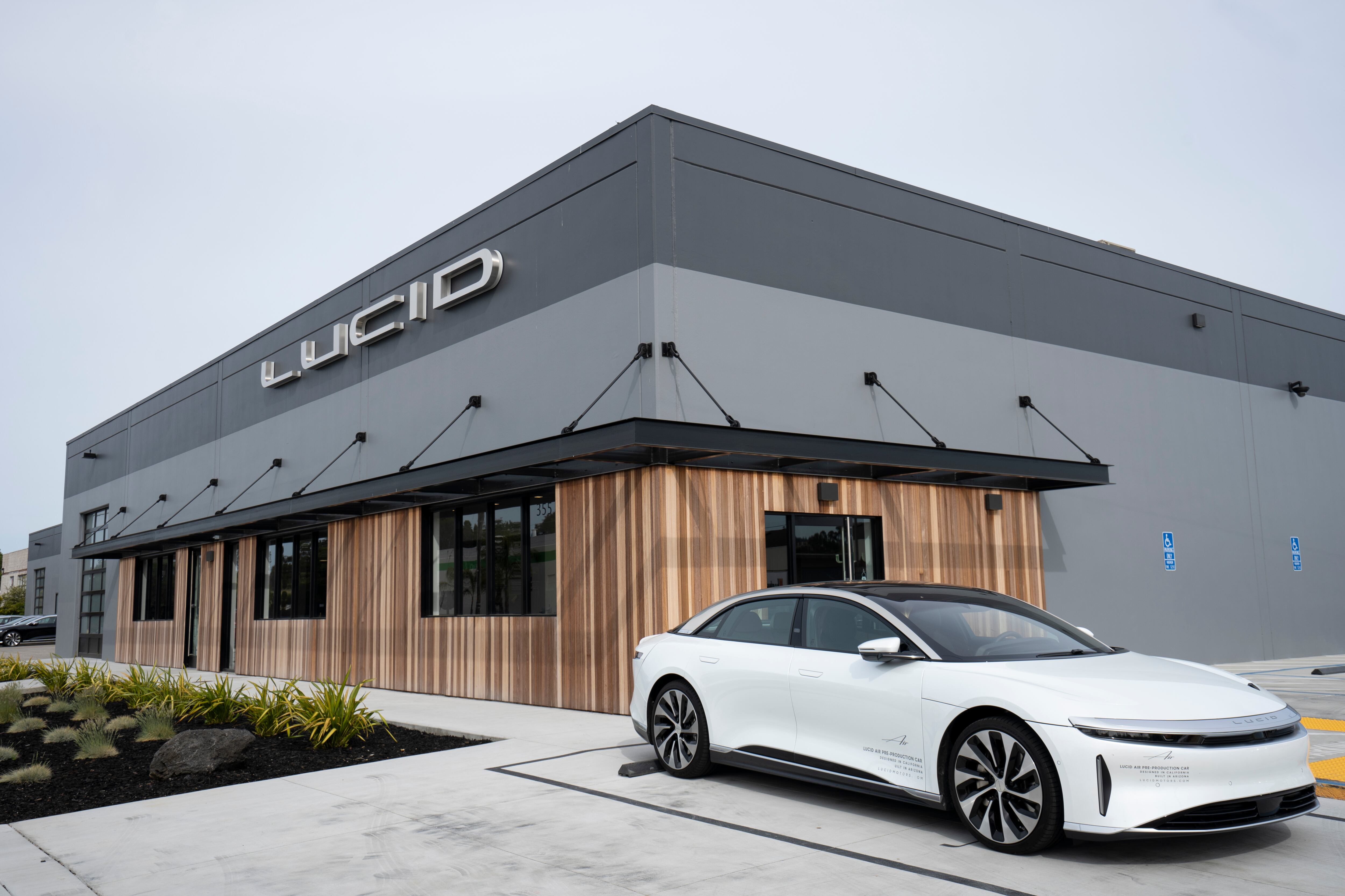 Lucid Motors compró algunos activos de Nikola, compañía que fabricaba camiones eléctricos o a hidrógeno y que se declaró en quiebra.