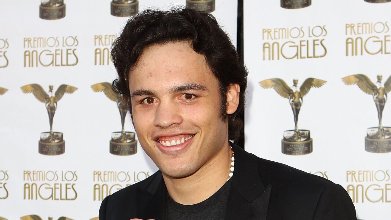 Julio Cesar Chavez Jr no ha podido llenar los zapatos de su padre.