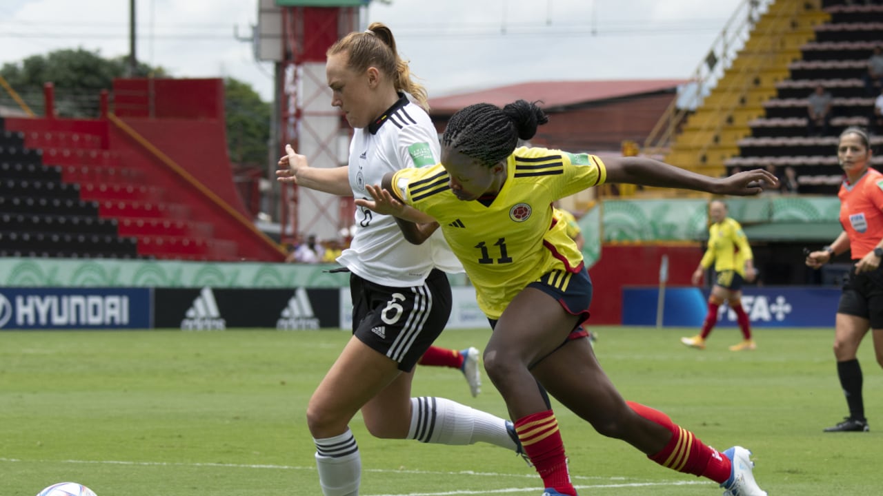 Colombia's Linda Caicedo (R) and Germany's Lisanne Graewe vie for the ball during their Women's U-20 World Cup football match at the Alejandro Morera Soto stadium in Alajuela, Costa Rica,on August 10, 2022.
AFP/Ezequiel BECERRA