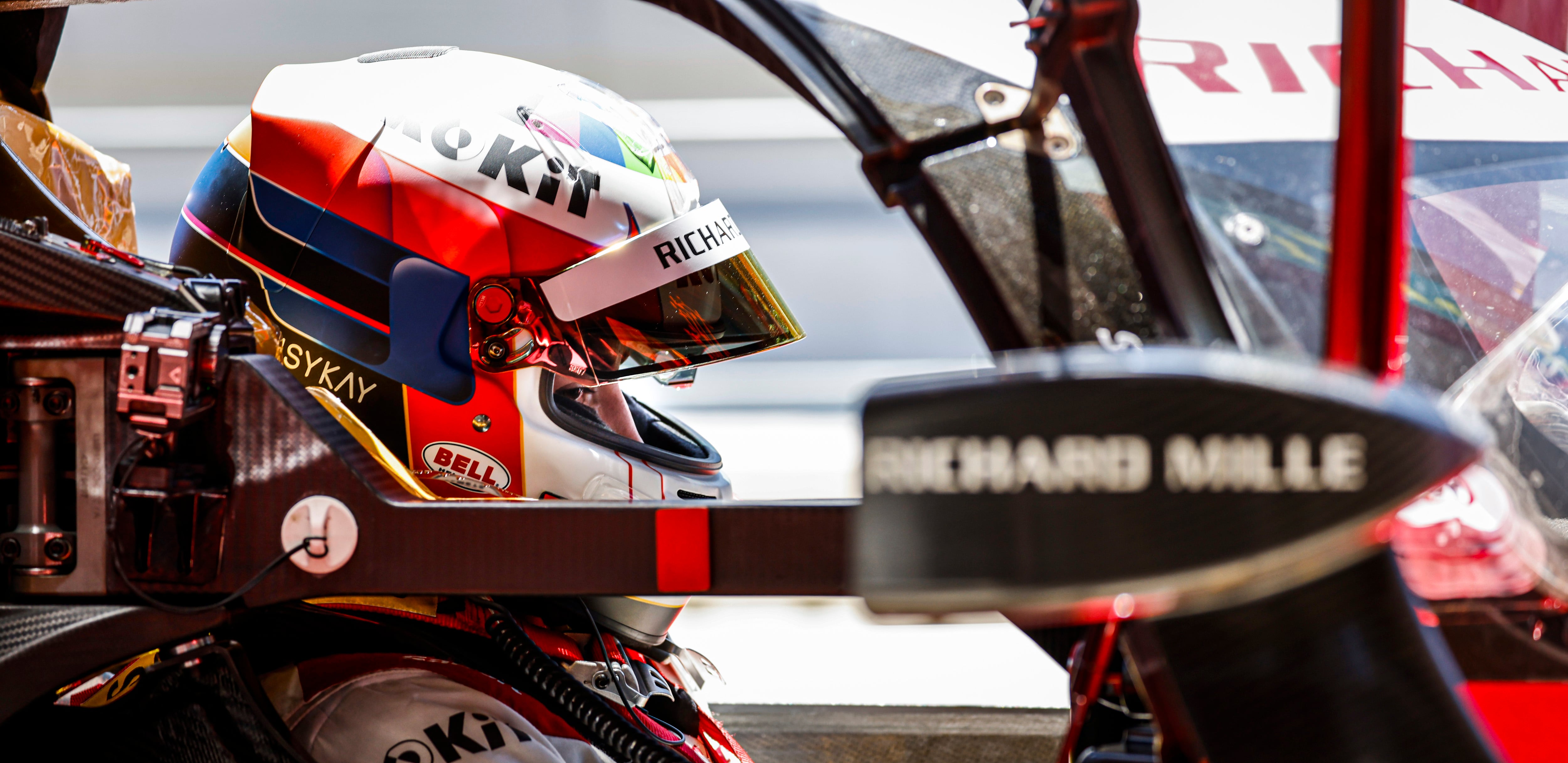 Gracias al apoyo del Ministerio del Deporte, Rokit, Bandero, Claro Colombia y Maisy Kay, Tatiana Calderón logra competir, pues el automovilismo es un deporte muy costoso.