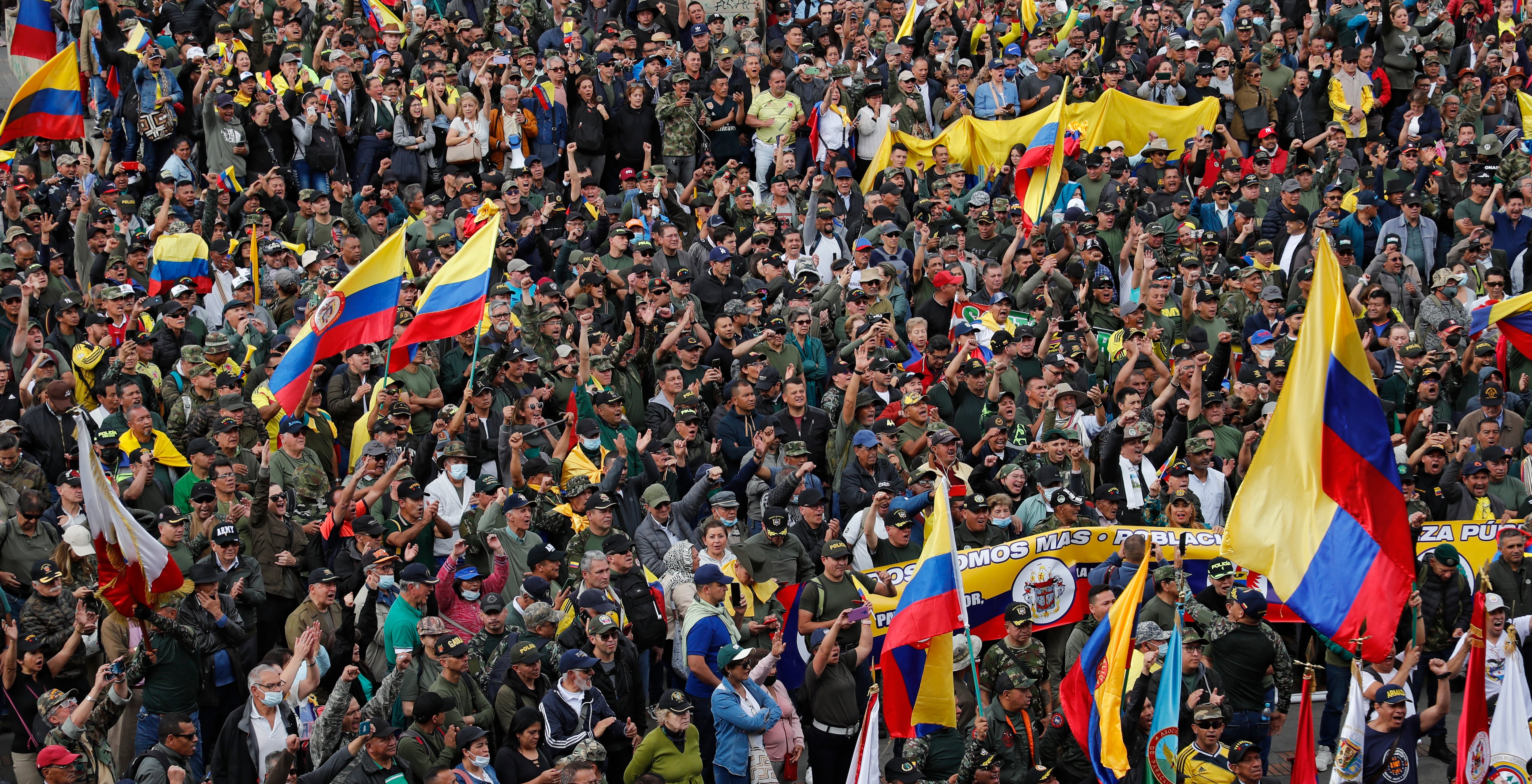 Militares retirados se tomaron la Plaza de Bolívar para protestar contra  la política de seguridad nacional del Gobierno del presidente Gustavo Petro
Reservas fuerza publica
Bogota mayo 10 del 2023
Foto Guillermo Torres Reina / Semana