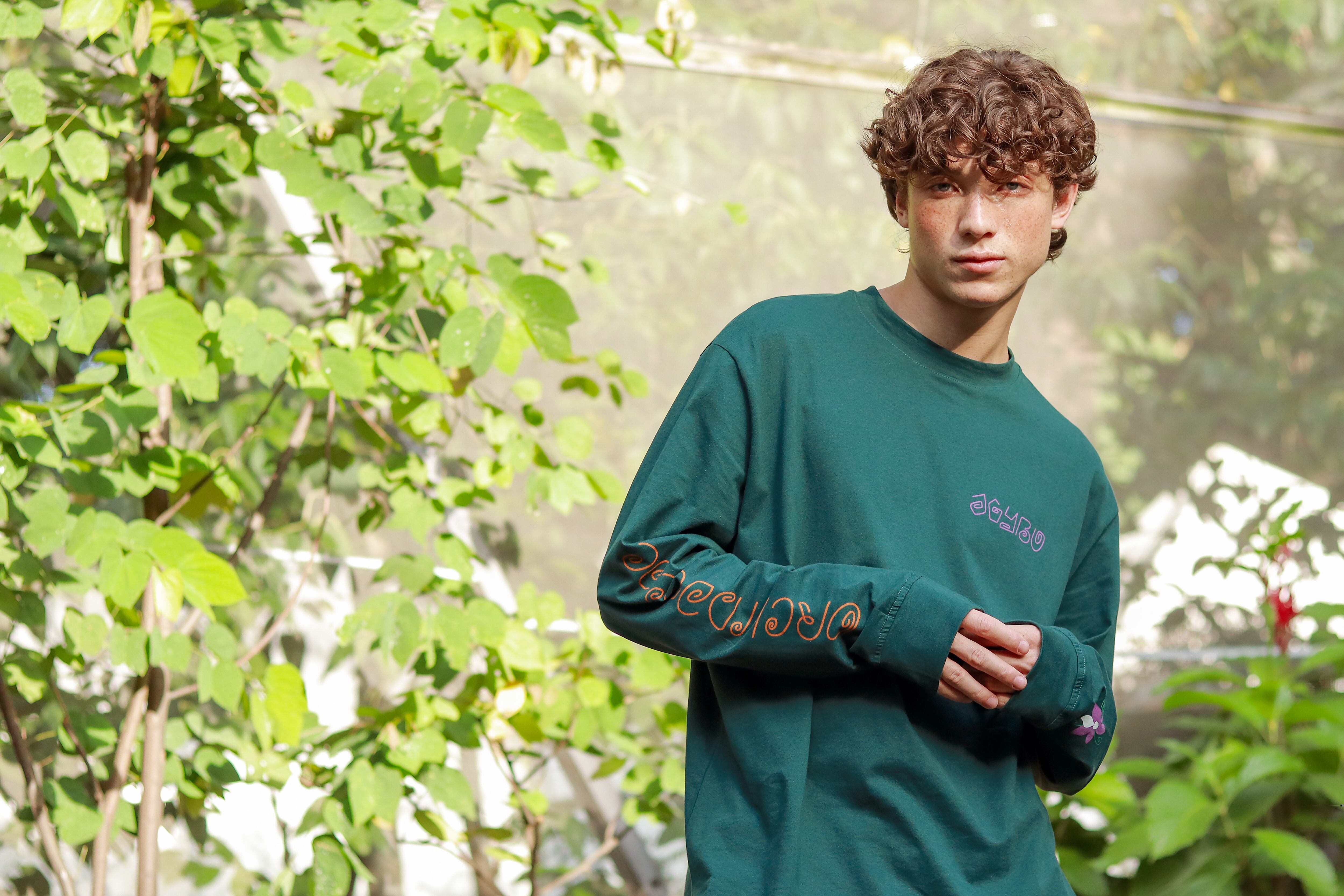 Parte de las ventas alcanzadas con esta colaboración se destinarán a la preservación y protección de las epífitas en el Jardín Botánico de Medellín.