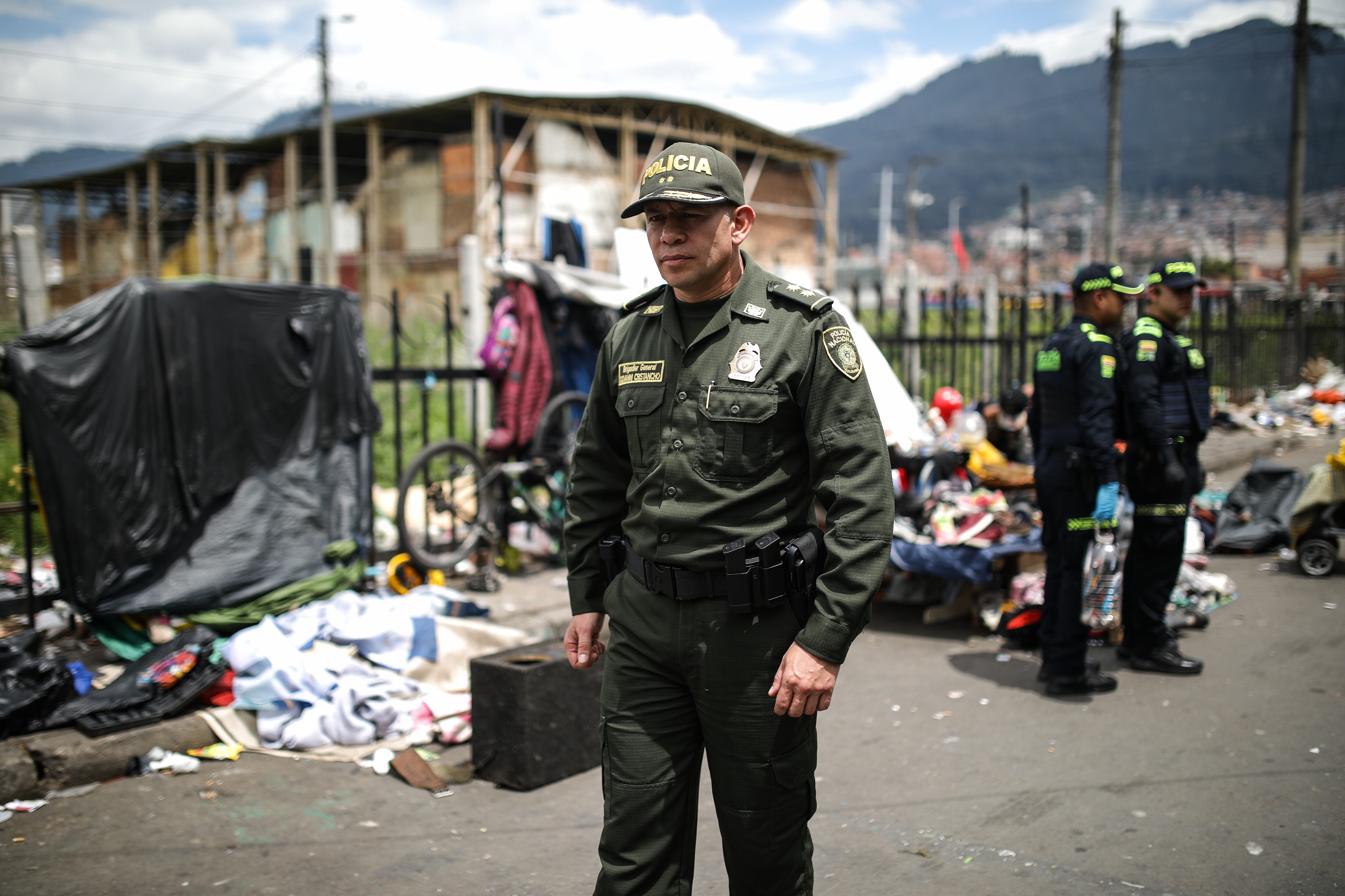 Incautación de armas y estupefacientes