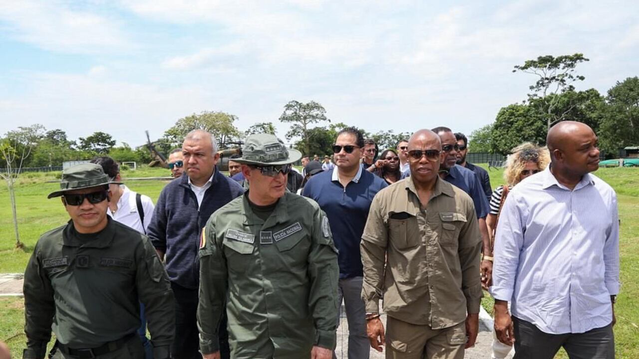 Alcalde de Nueva York, Eric Admas (segundo de derecha a izquierda).