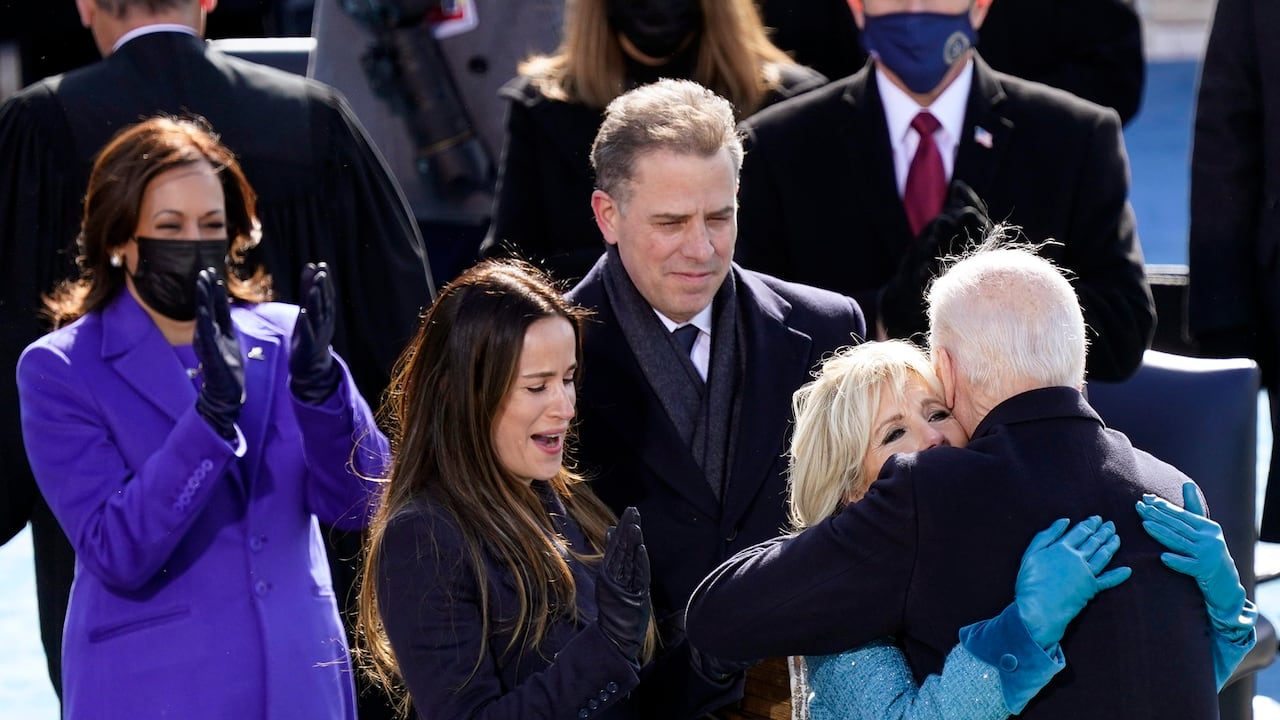 Durante el mandato de Joe Biden que inició en enero de 2021 e incluso antes de iniciar su periodo como presidente número 46 de los Estados Unidos, Hunter ha estado en el centro de muchas discusiones y denuncias.