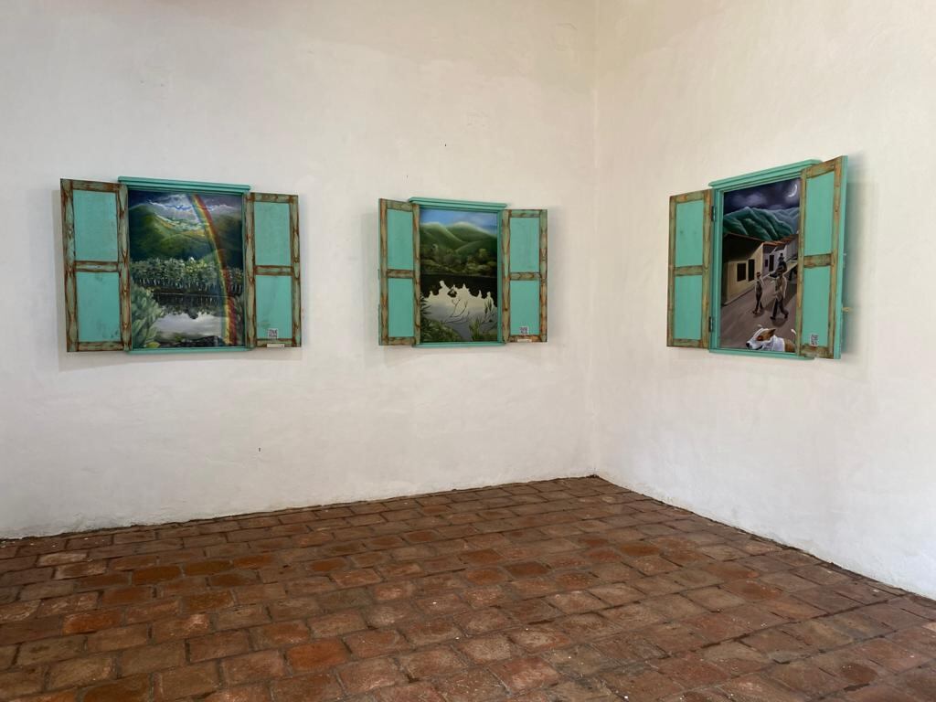 Cada ventana está acompañada de un código QR que se descarga para escuchar el mito o la leyenda.