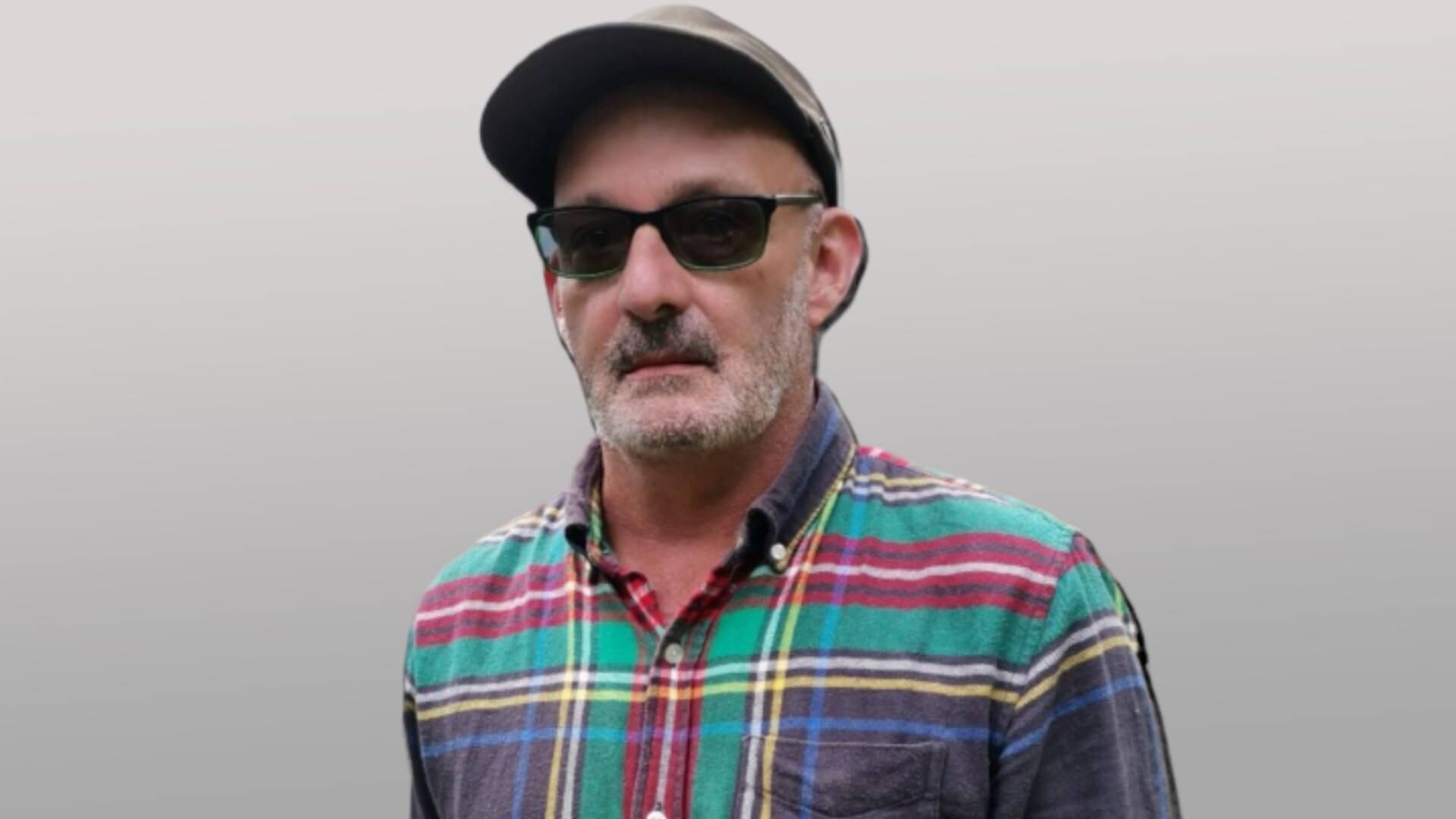 En entrevista con ARCADIA, el traductor Santiago Ochoa reflexiona sobre ese “viaje al extranjero” que implica su labor y el poco reconocimiento que se obtiene en la industria literaria.