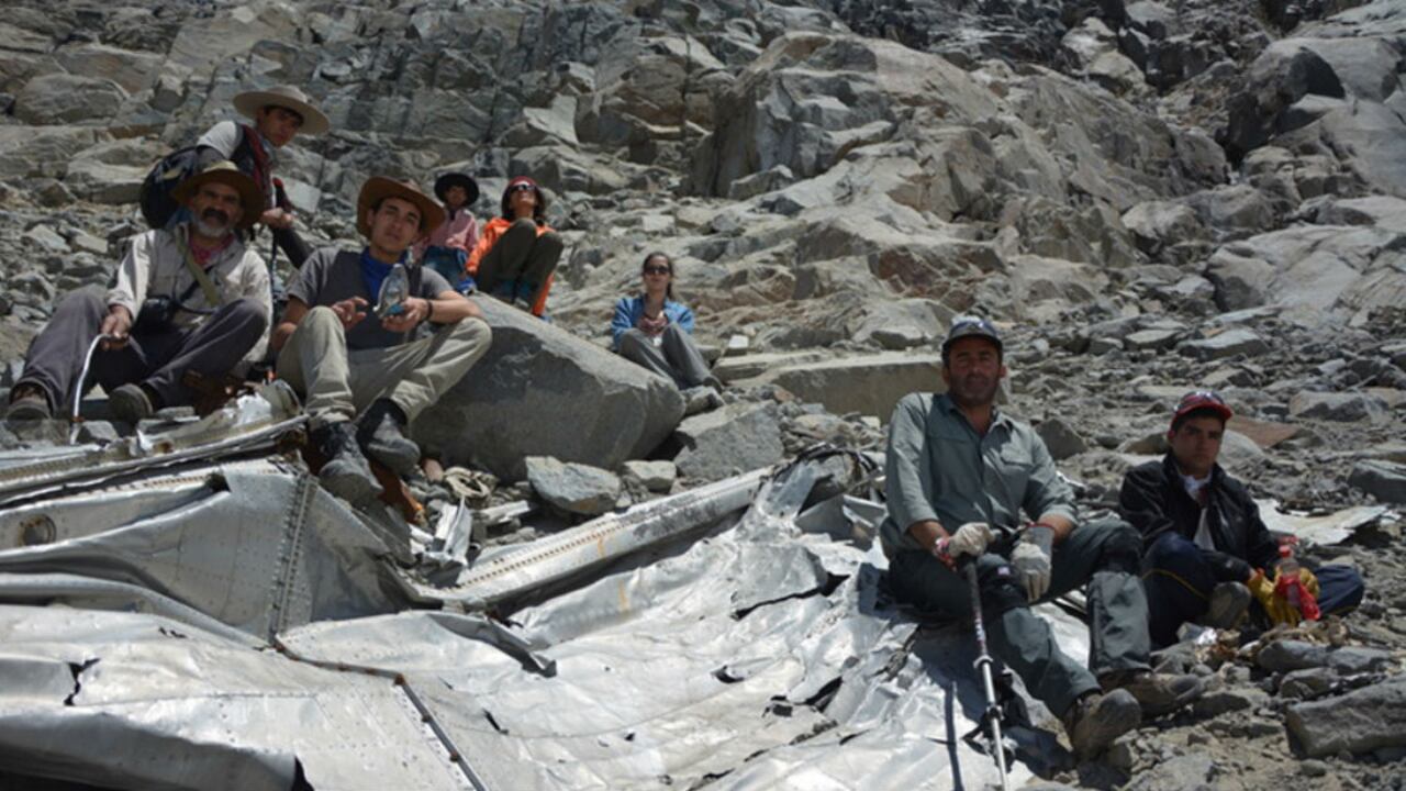 Un equipo de montañistas halló los restos del avión. Su ubicación no ha sido desvelada para que el lugar no se convierta en una atracción turística.
