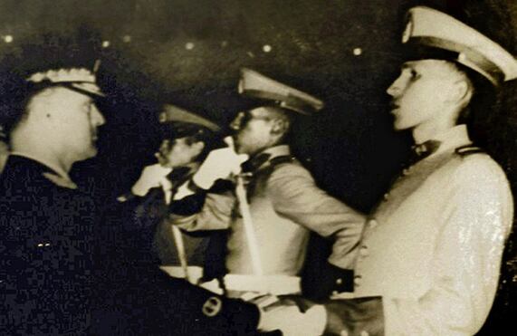 El día de su graduación de la academia.