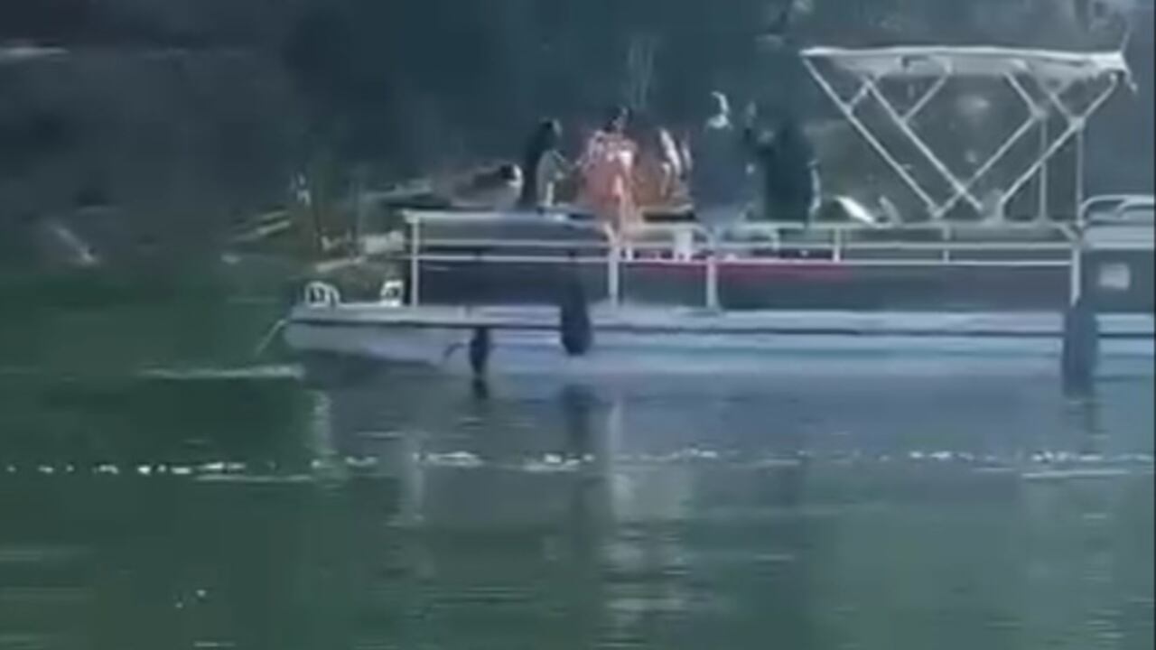 Video: graban a un grupo de mujeres desnudas en medio de una rumba en represa de Guatapé, Antioquia