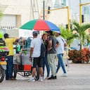 Vendedor informal de 'Raspao', en espacio púvblico de la ciudad.