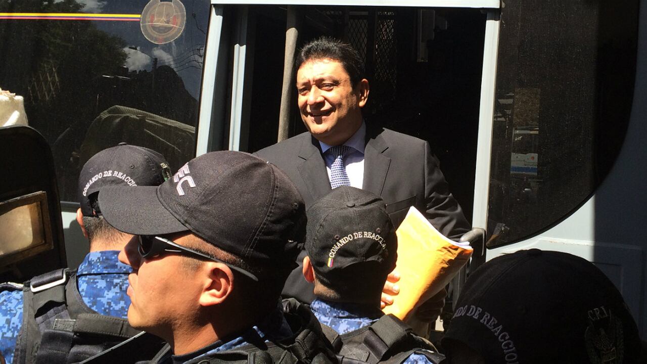 El exgobenador de La Guajira Juan Francisco 'Kiko' Gómez llegó a la Fiscalía visiblemente tranquilo.