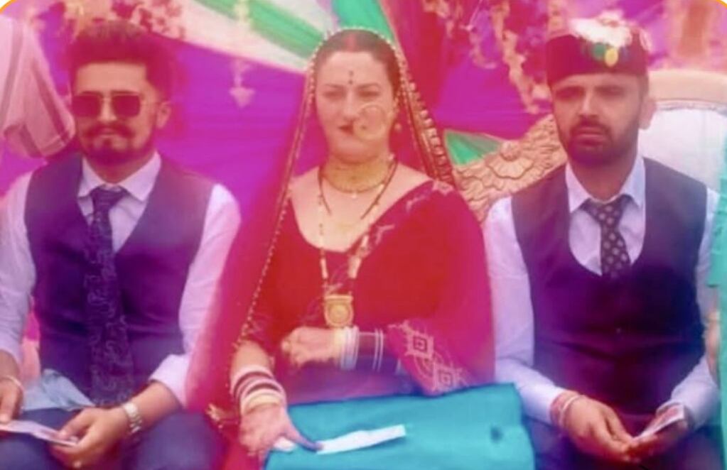 Dos hermanos de la tribu Hatti de la aldea Shillai en Himachal Pradesh se casaron con la misma mujer