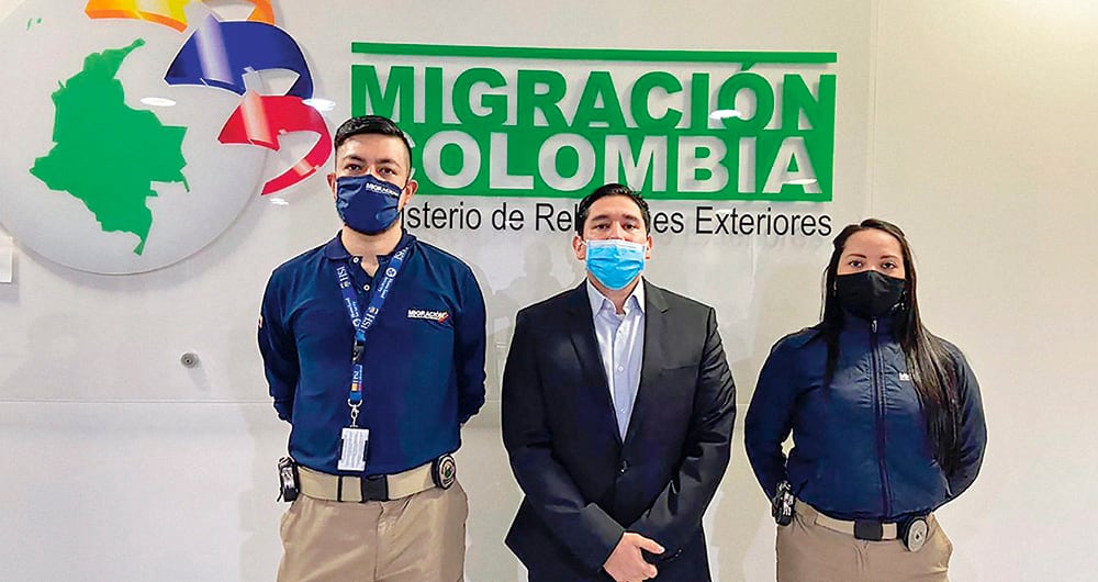 Esta es la primera foto que las autoridades de Migración Colombia le tomaron al exfiscal. Viajó al país, en calidad de deportado, en un vuelo comercial.  