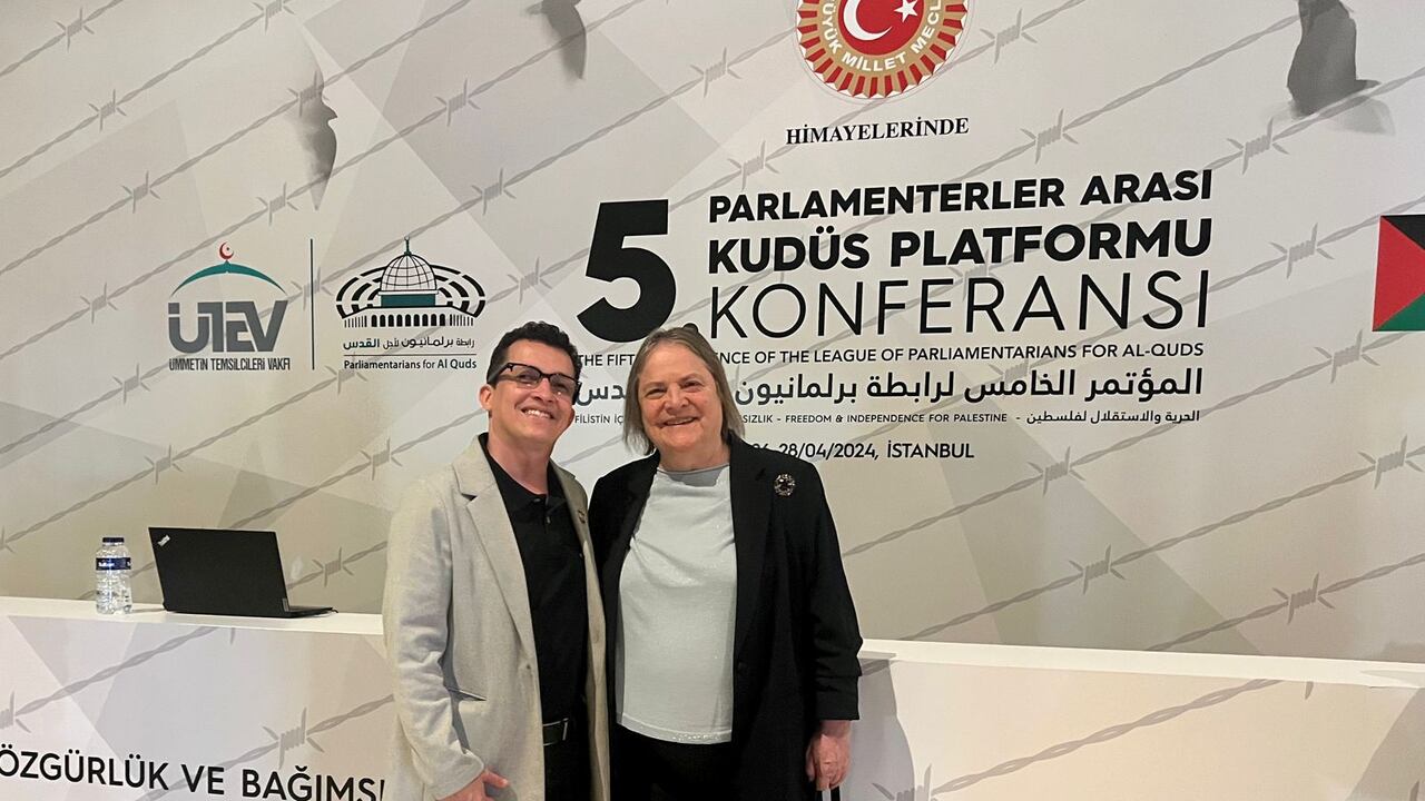 Representante Alejandro Toro y senadora Clara López.