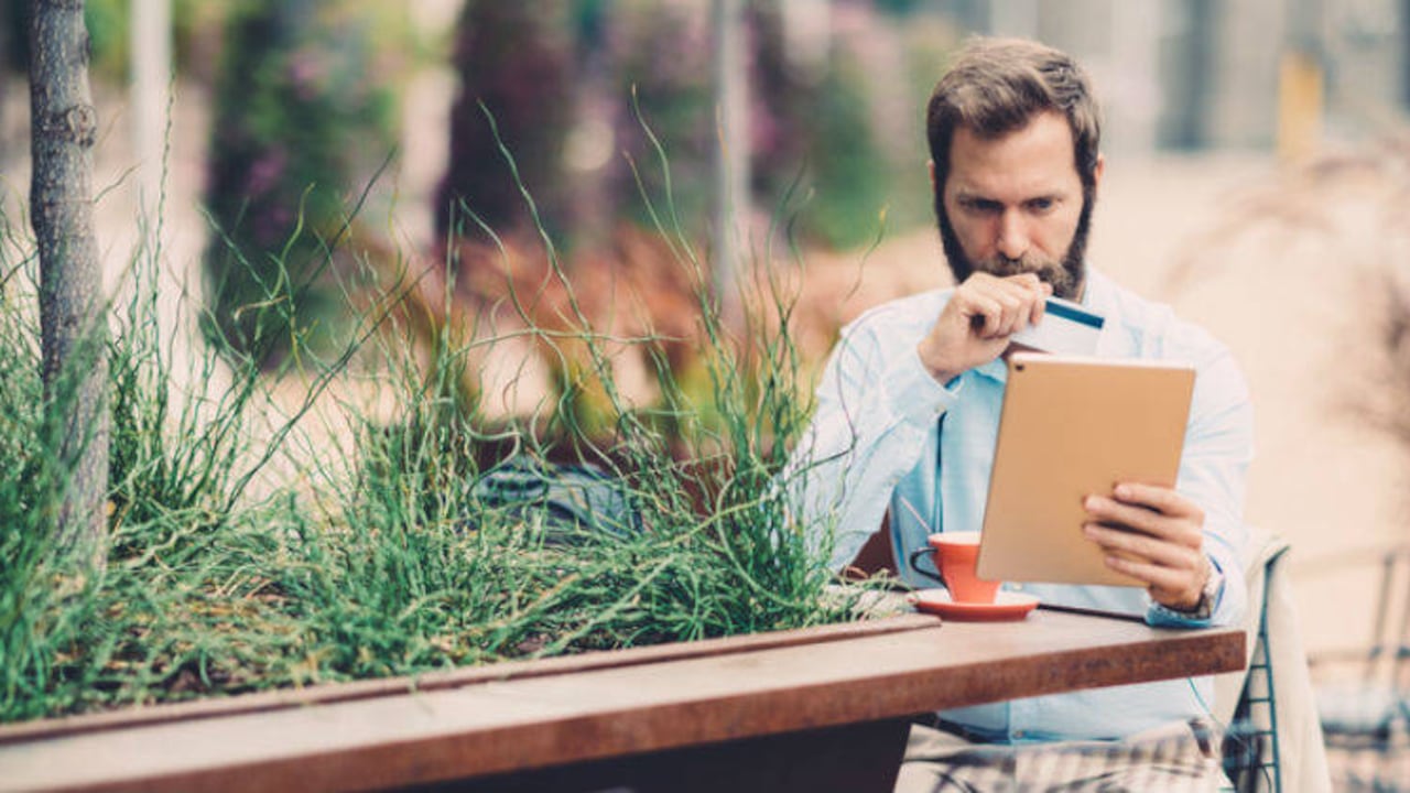 La DIAN individualiza a las personas o empresas con un Número de Identificación Tributaria – NIT, con el que se garantiza el cumplimiento de las obligaciones tributarias.