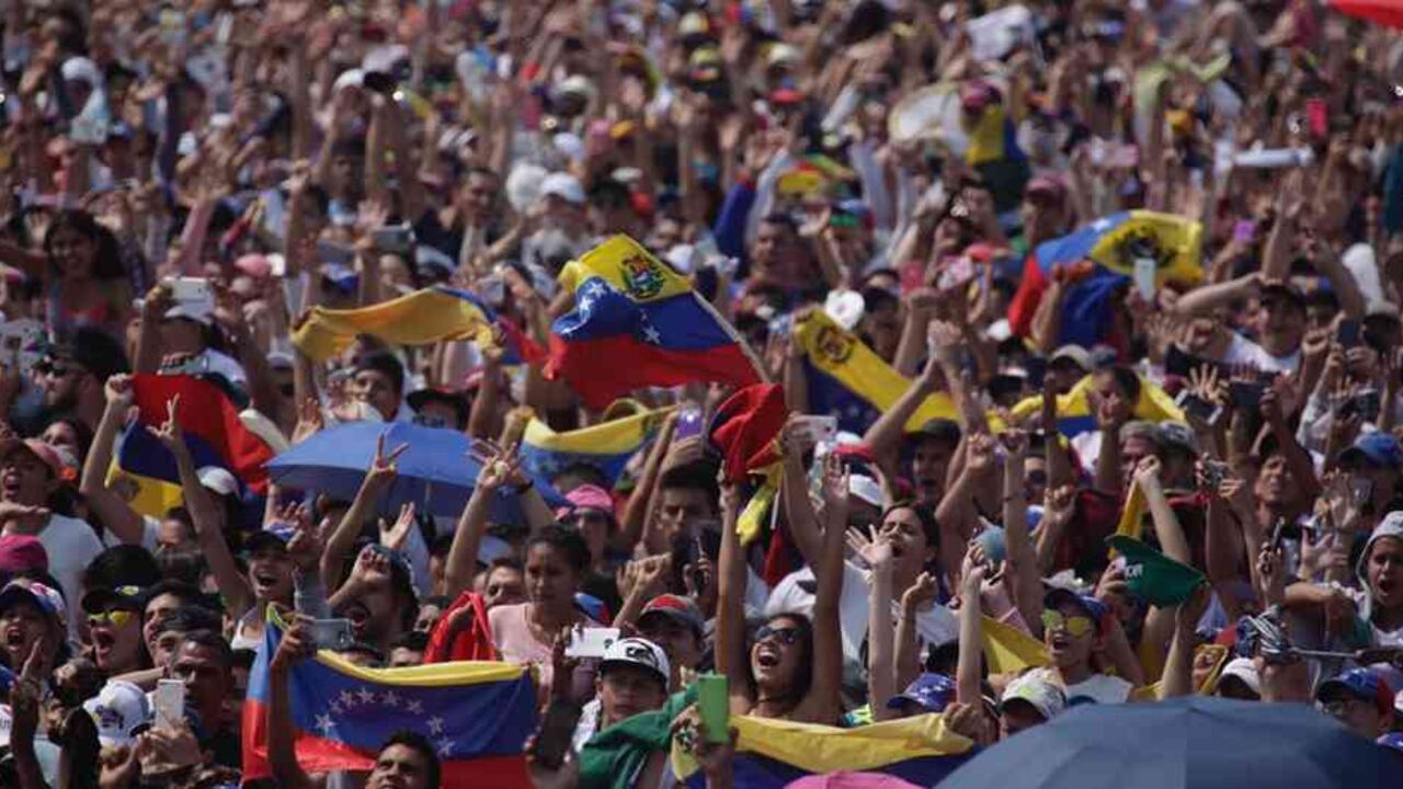 No hay exactitud frente a cuánta gente asistió, ni cuánto dinero se recaudó hasta hora, pero la jornada sorteó los temores y se llevó a cabo con ánimo y pocos líos técnicos.