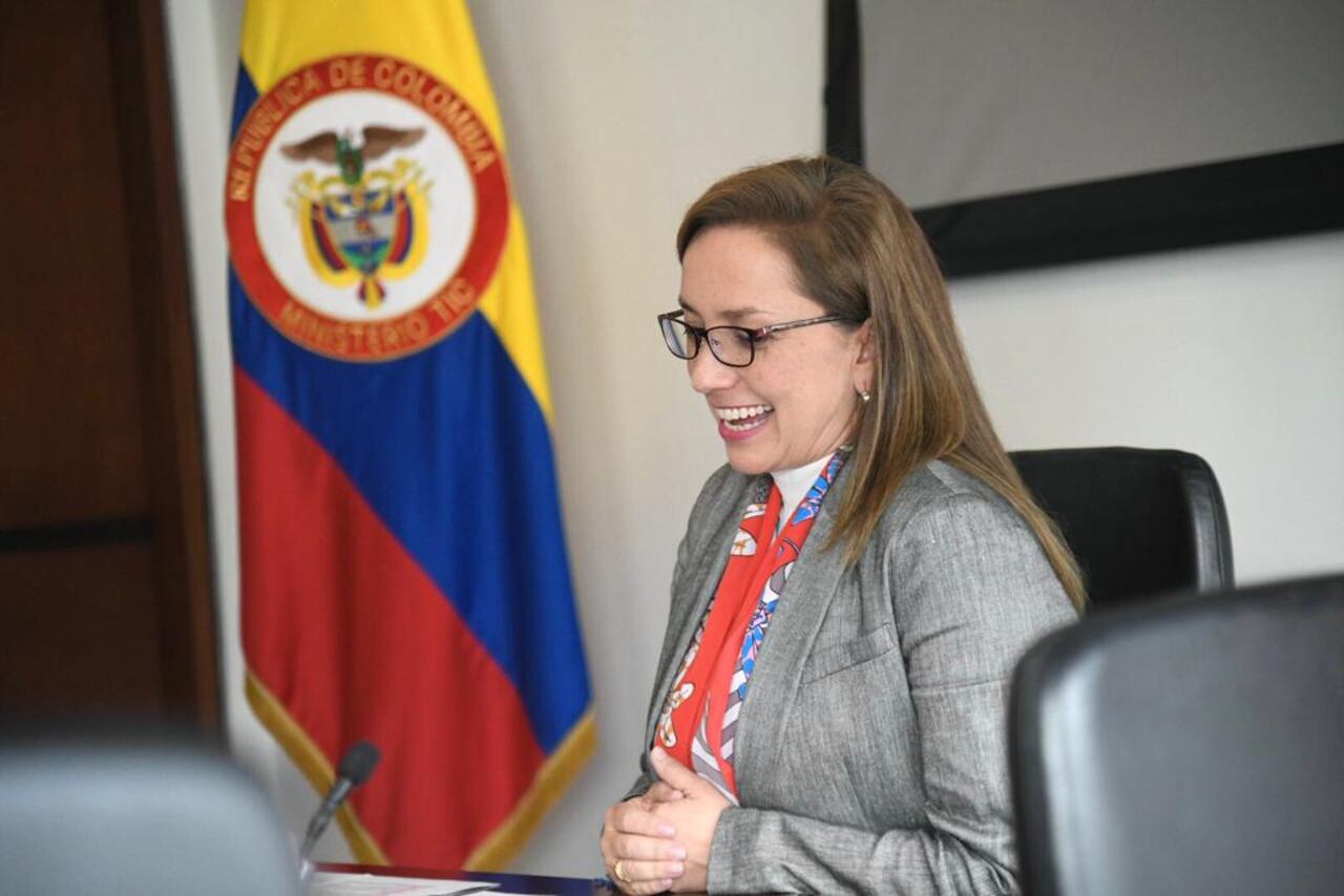 Ministra Carmen Ligia Valderrama en entrevista con SEMANA explicó cómo avanza Colombia en materia de conectividad.