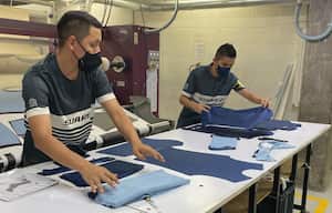 La empresa Suárez fabrica ropa para ciclistas