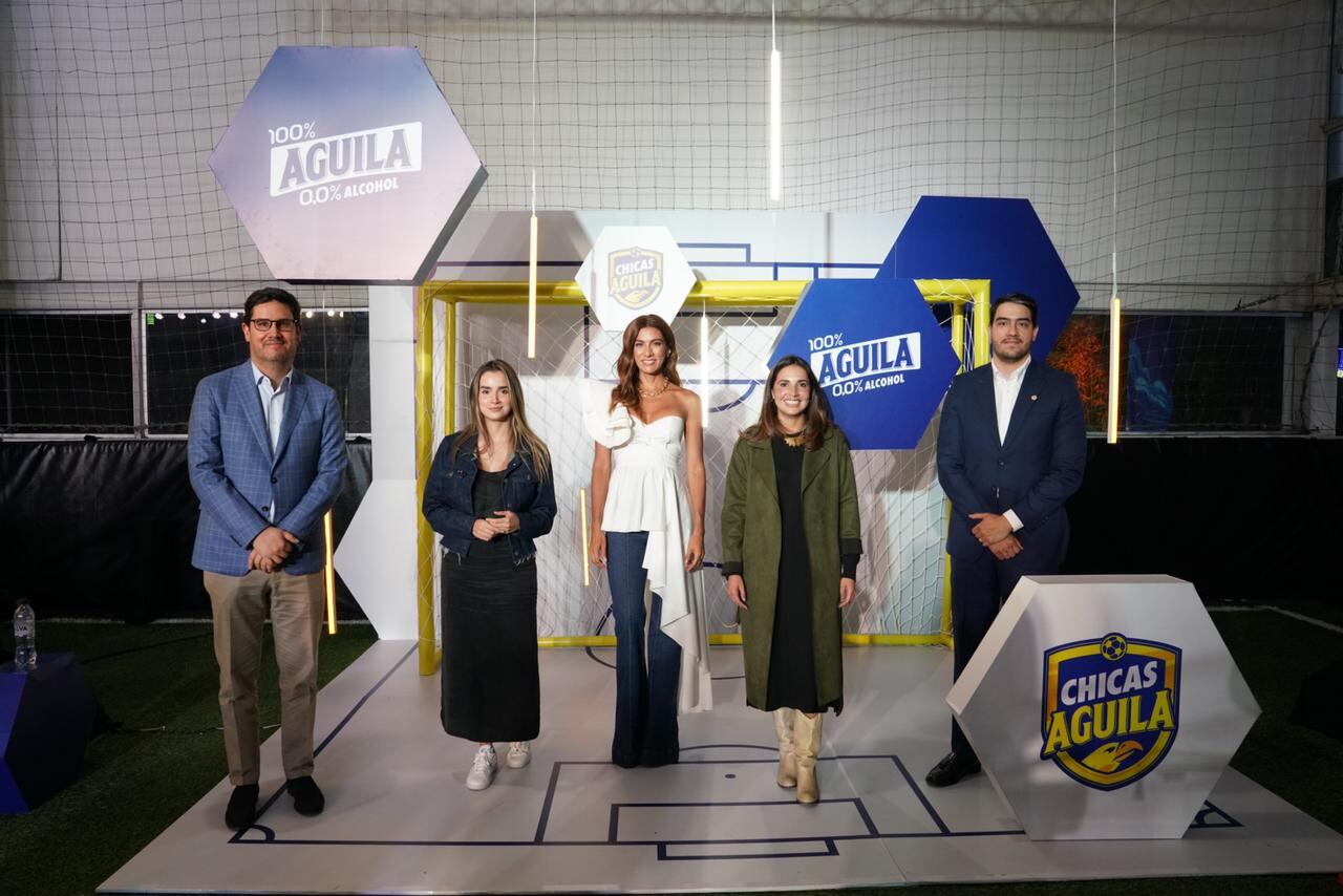 Mauricio Vásquez, Mariana Cárdenas, Andrea Serna, Angélica Alvarado,  Daniel Cardona.