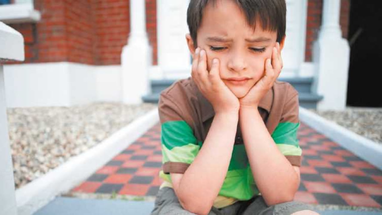 No hay actualmente una prueba de sangre que indique autismo. El diagnóstico se hace en base a la observación de la conducta.