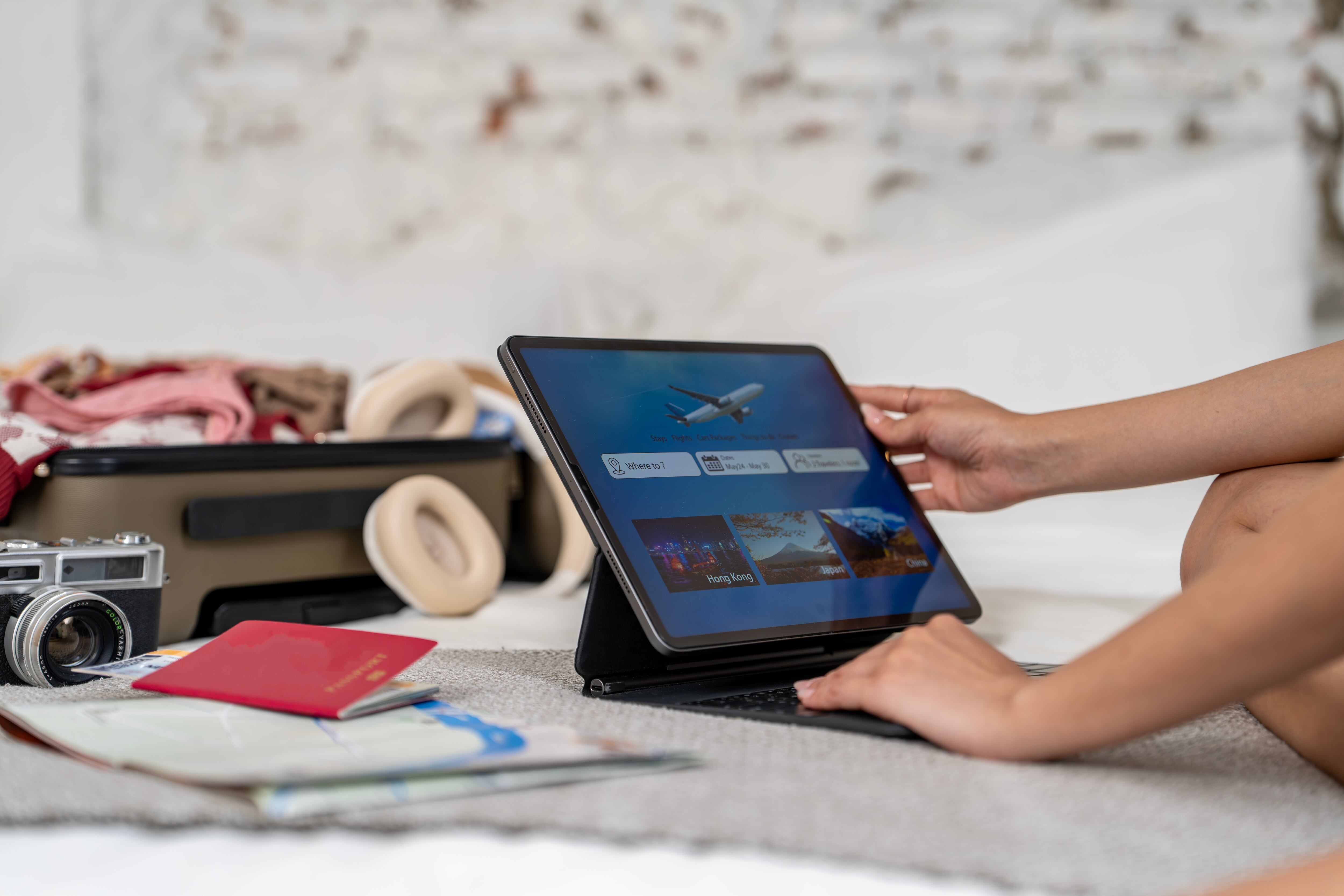 Viajero buscando su próximo destino