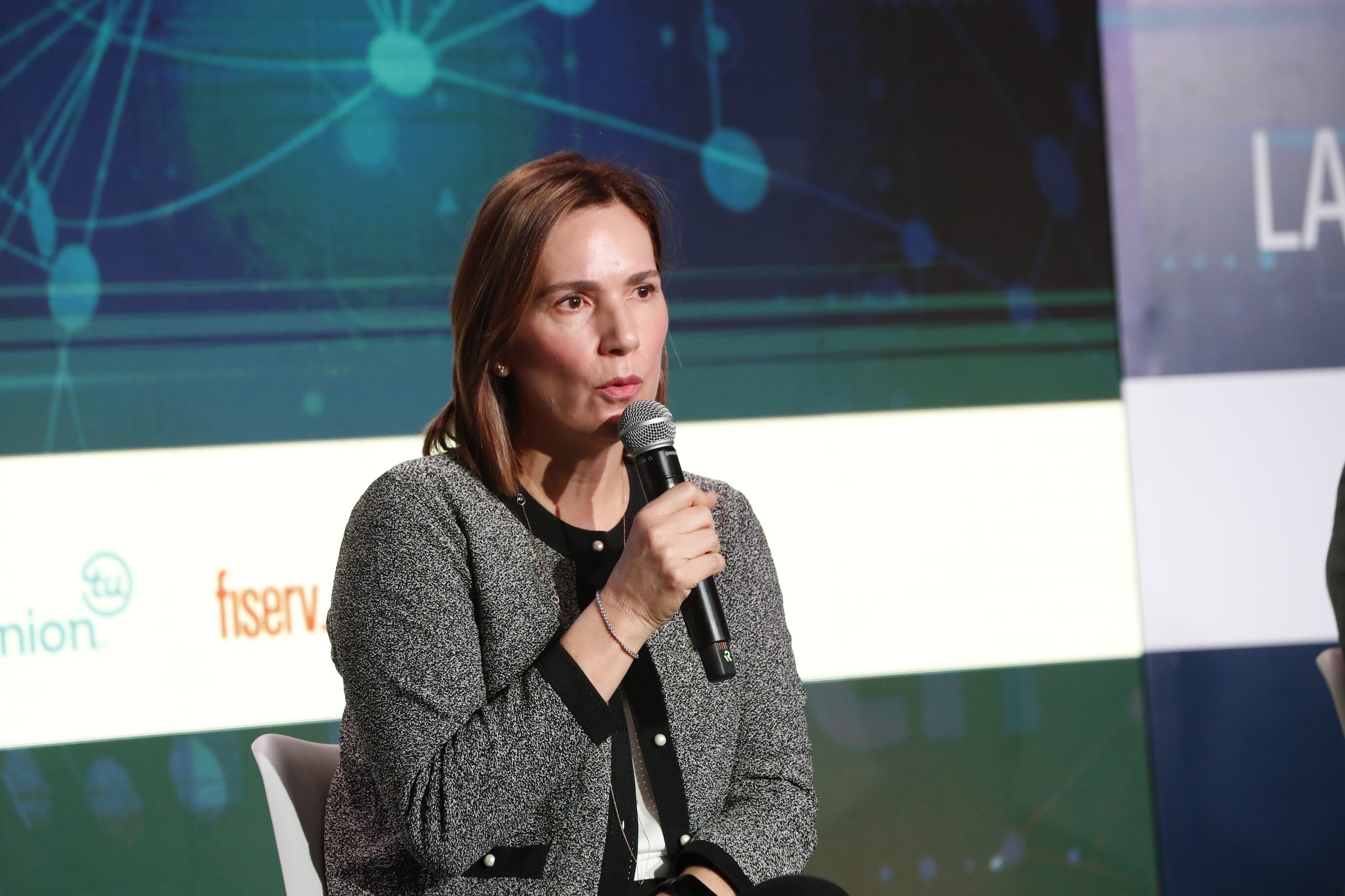 Para Clariana Carreño, Country Manager Colombia & México de DataCrédito Experian, “la digitalización es un proceso que cada vez será más frecuente en los procesos crediticios, pues en el futuro las fintech y la banca tradicional se van a complementar para abordar diferentes segmentos de mercado a través de las herramientas digitales”.