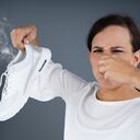 El mal olor en los pies se puede producir por la acumulación de bacterias.