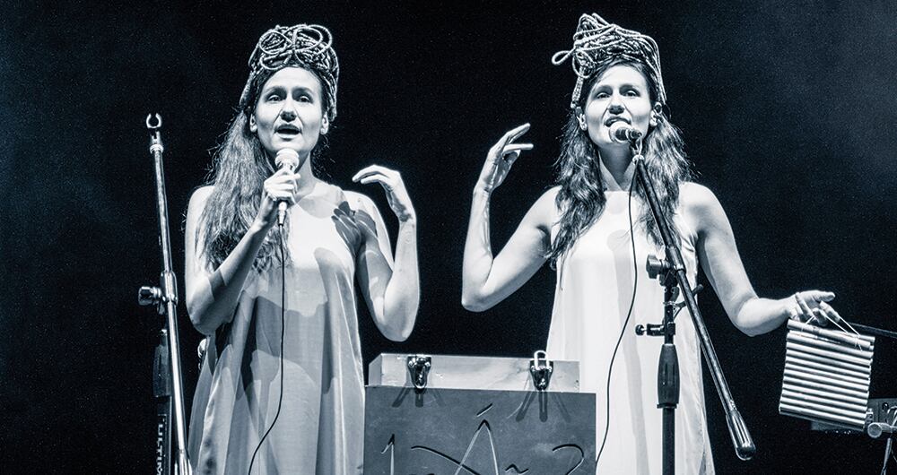 Muchas de las canciones de Las Áñez con solo voces.