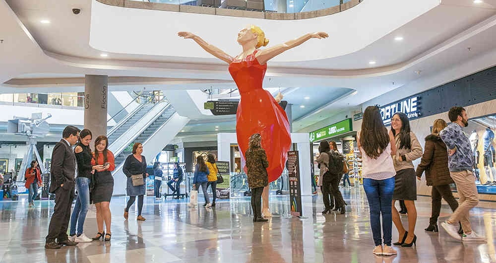 Además de la plazoleta de comidas, Plaza Central tiene un paseo gastronómico de 11.000 metros cuadrados.