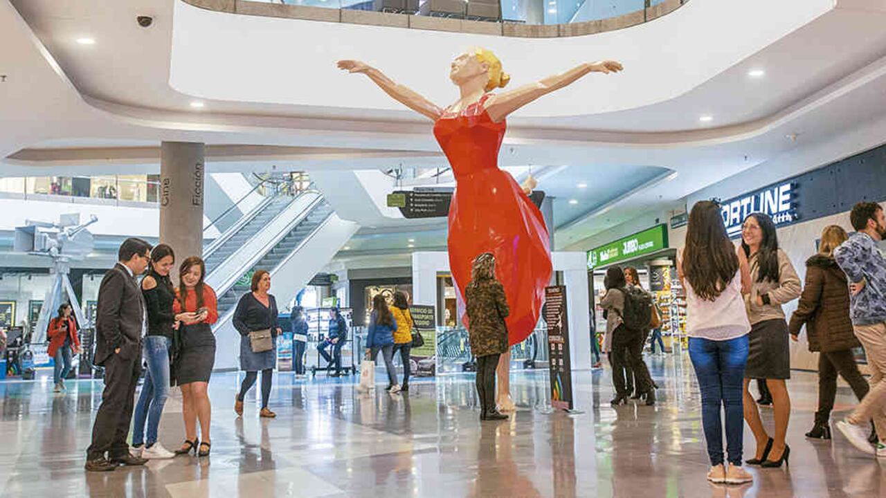 Además de la plazoleta de comidas, Plaza Central tiene un paseo gastronómico de 11.000 metros cuadrados.