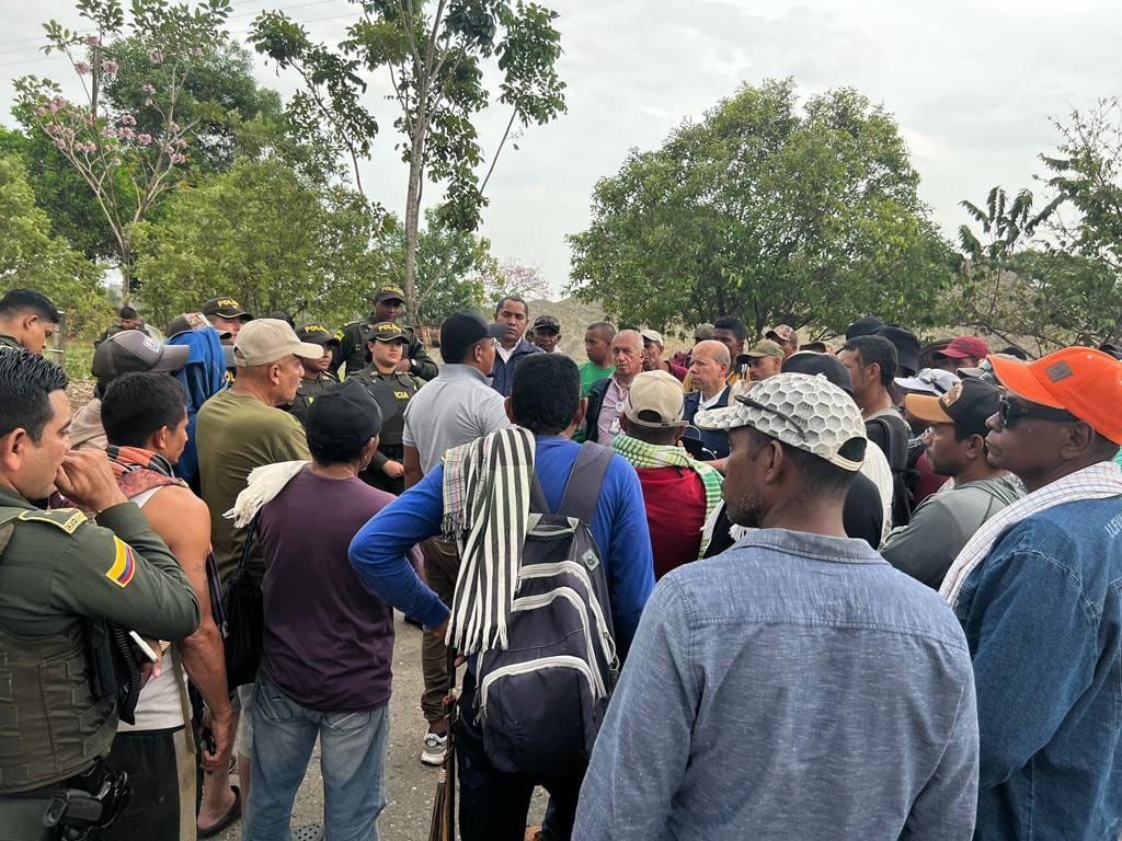 La comunidad no permitió que los manifestantes del paro minero entraran a La Apartada y bloquearan puente San Jorge