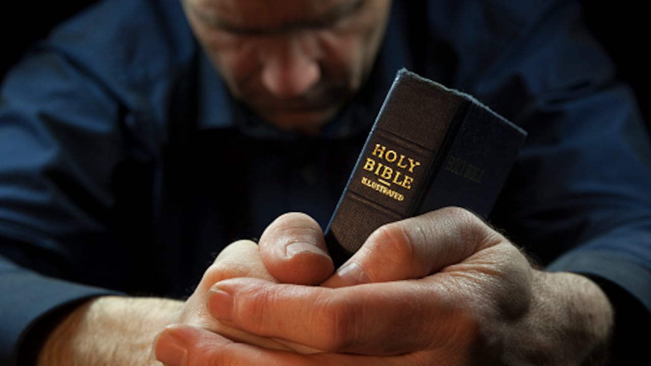 Dios, como padre, no abandona a sus hijos.