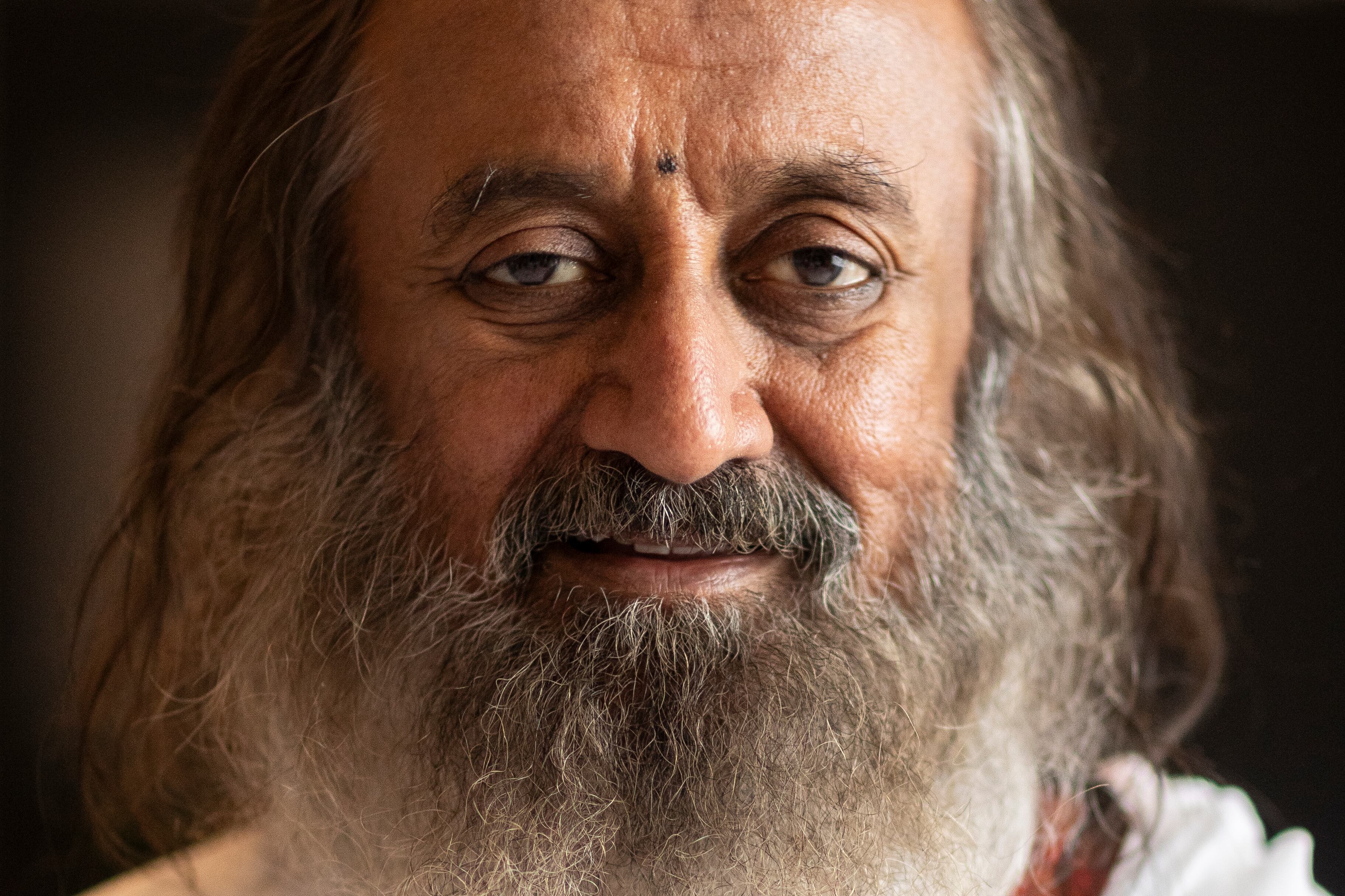 Gurudev Sri Sri Ravi Shankar es un líder espiritual humanitario mundial y embajador de paz.
Día mundial del Yoga