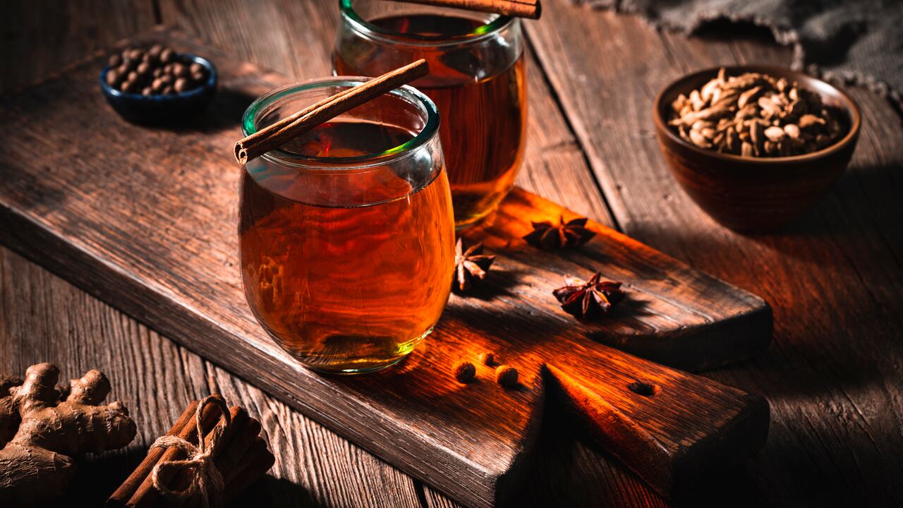 Gracias a su efecto carminativo (facilitador de la eliminación de los gases) se usa contra la aerofagia y el meteorismo, además tiene efecto antiespasmódico