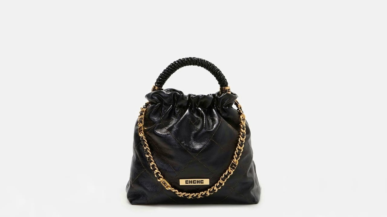 Inspirado en una muñeca a la que una niña, con su imaginación y fantasía, le cambia el vestido una y otra vez.