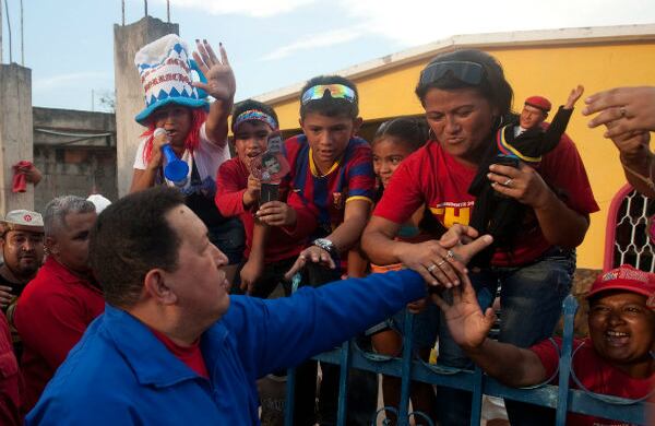 Hugo Chávez, negó que el socialismo del siglo XXI que lidera esté agotado y vio imposible un triunfo burgués, mientras el opositor Henrique Capriles abarroto Caracas.