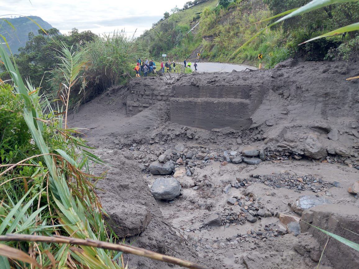 Pérdida de banca de la vía hacia Enciso.